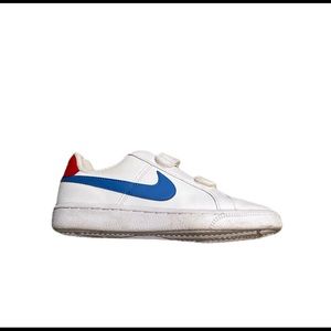 Nike Court Royale slip-on shoe with Velcro straps